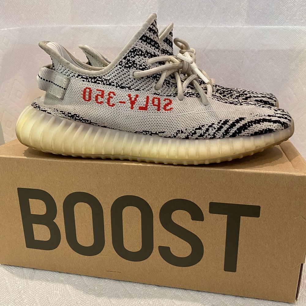 🎉Host Pick🎉 adidas Yeezy Boost 350 V2 Zebra Size: 9.5